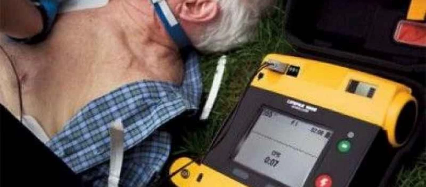 Μετά την τραγωδία στην Πάτρα καθηγητής Καρδιολογίας εξηγεί πως λειτουργεί ο απινιδωτής